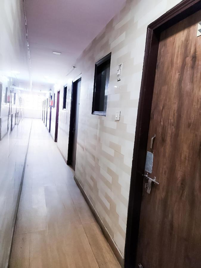 Roomshala 122 Hotel Park View - Near Adarsh Nagar New Delhi Exteriör bild